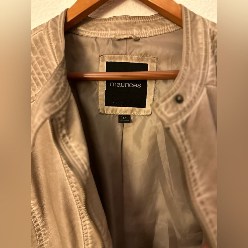 Lightweight polyester jacket - Picture 3 of 4